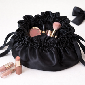 Alternative view of Pochon de maquillage